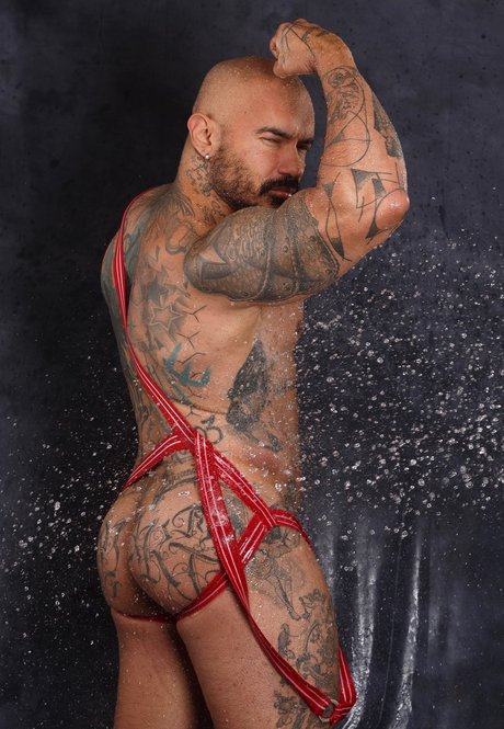 Santi Noguera leaked onlyfans.