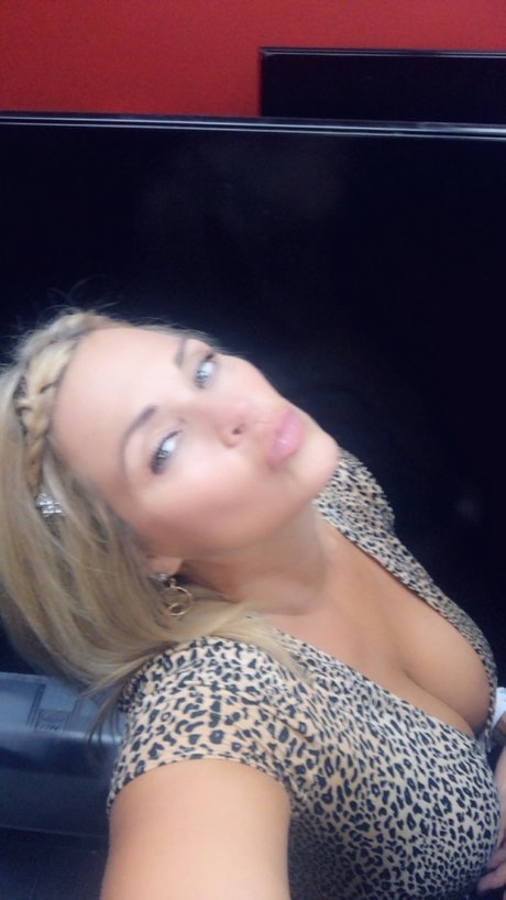 Santasvixxxen onlyfans naked leak