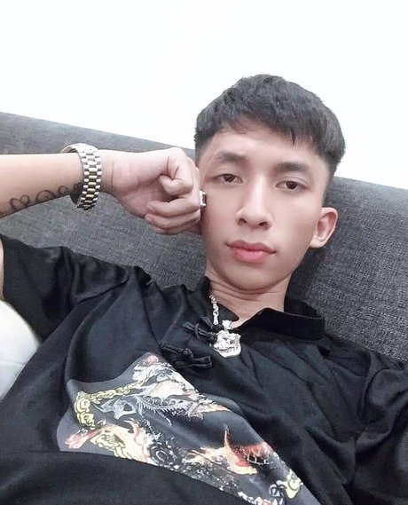 Sang Truong onlyfans striptease