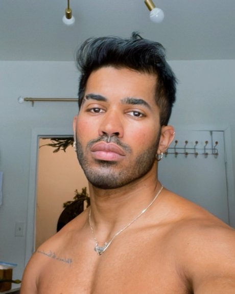 Sandro Saints onlyfans desnuda