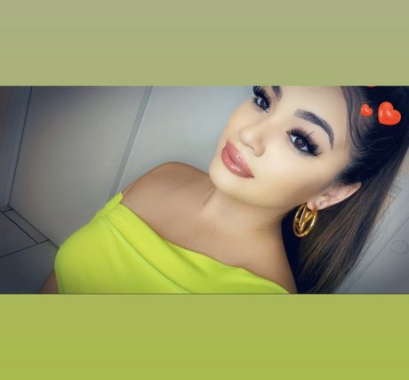 Sandra Cardona onlyfans model photos