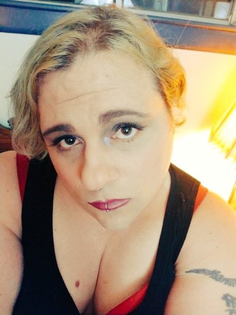 Scarlet Filth onlyfans striptease