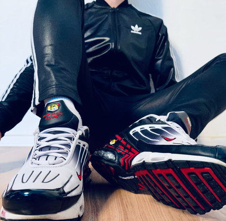 sneax berlin leak only fans