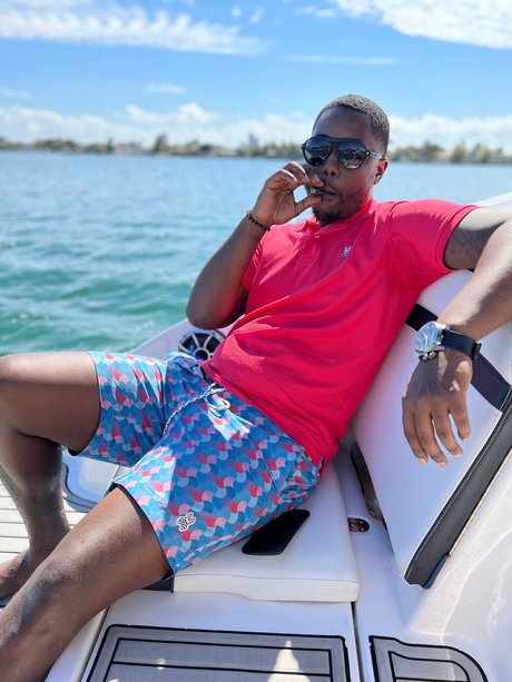 u17379842 onlyfans pic