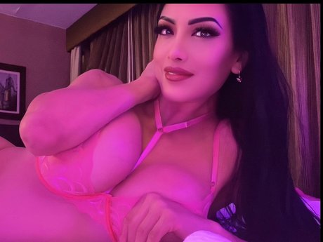 P E N N E L O P E naked onlyfans pics