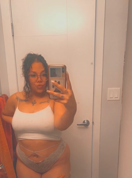 Taylor25 onlyfans leaked.