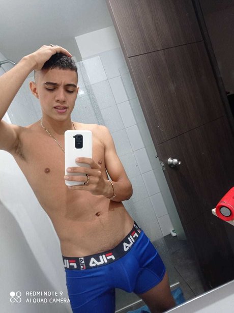 Bryan Esteban Mora onlyfans nudes leaks