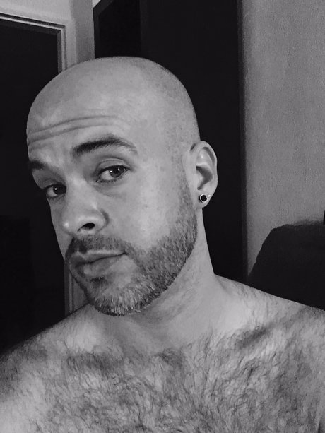 dustin lanshaw onlyfans leaked tits