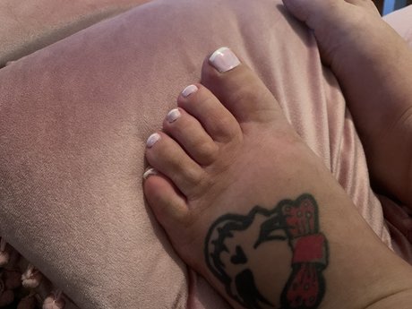 Yummy feet love onlyfans star