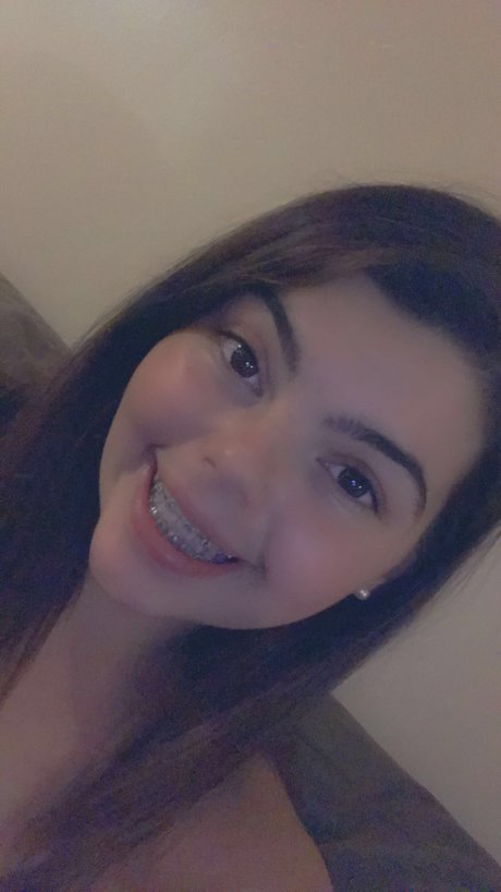 Brown Eyed Beauty_ onlyfans pictures