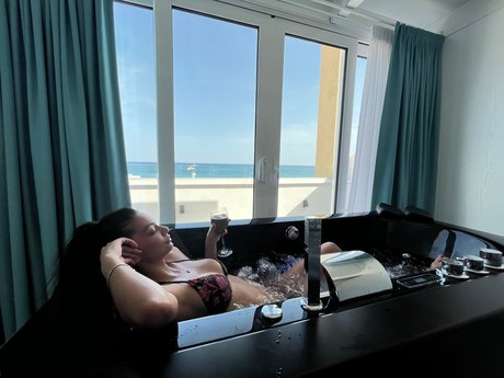 Nikivmz ass onlyfans