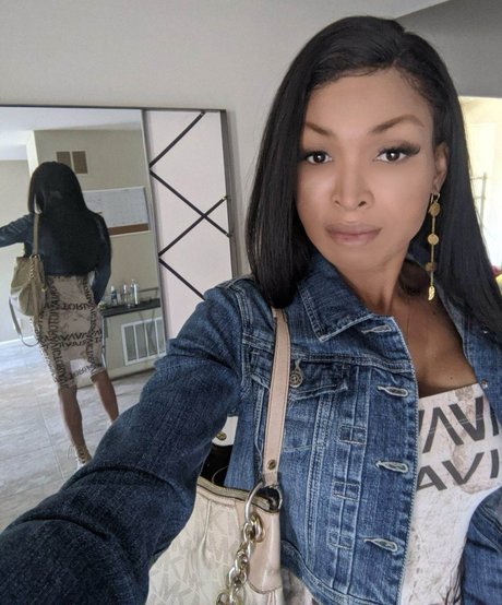 SHEMALE VANILLA onlyfans free