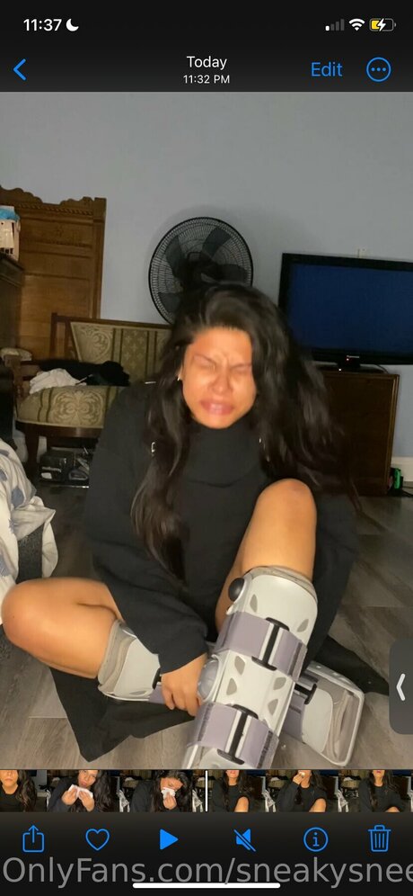 SneakySneezer_ onlyfans strip