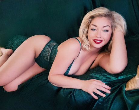 Antoinette Louise 6_ onlyfans posts