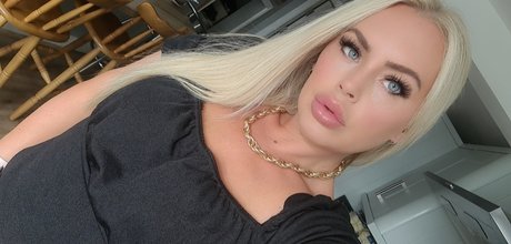 Felicity Lou onlyfans hot