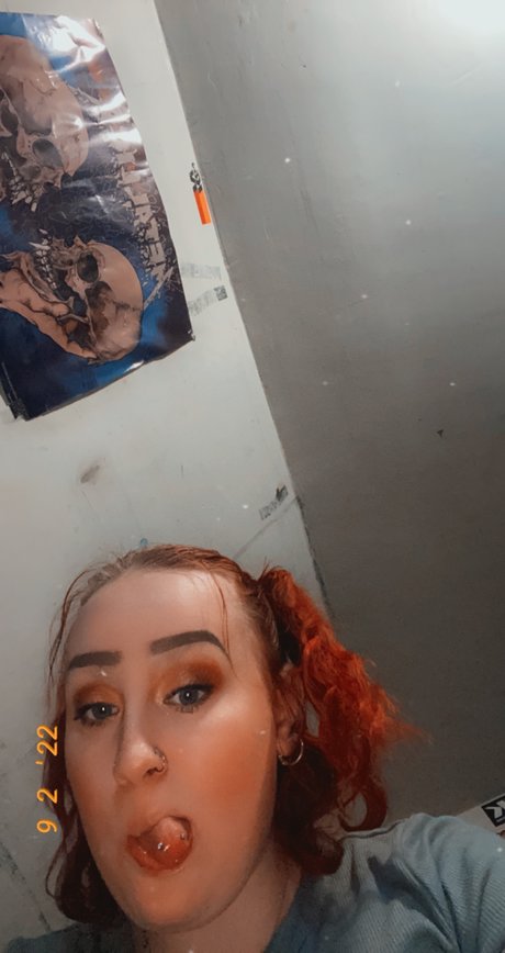 emi onlyfans desnuda