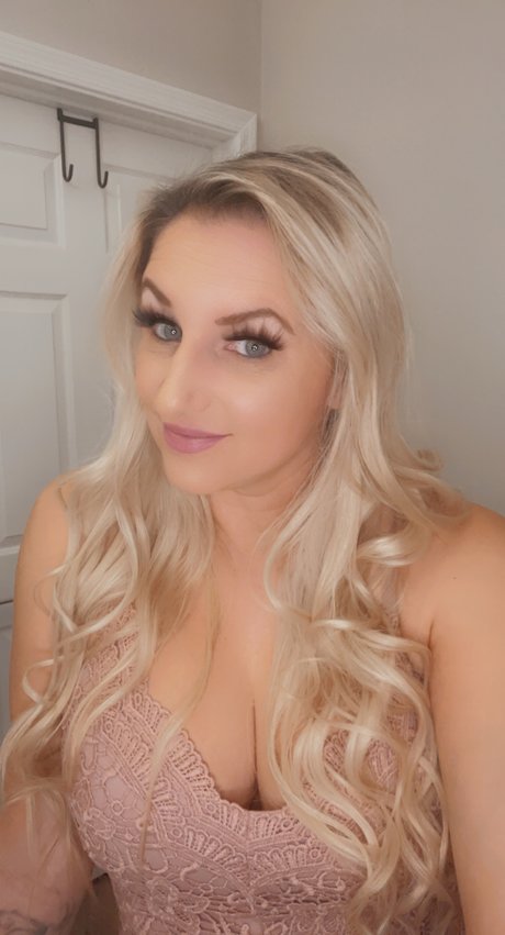 Olivia Dream onlyfans pictures