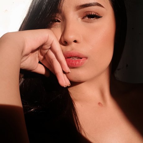 Karen Mora onlyfans explicit content