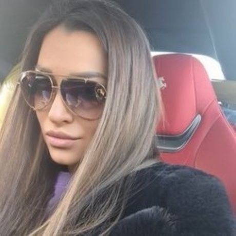 Ella Dior naked only fans