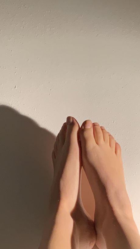 juicy feet nude on onlyfans