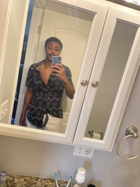 FloydMadeMeDoIt onlyfans model