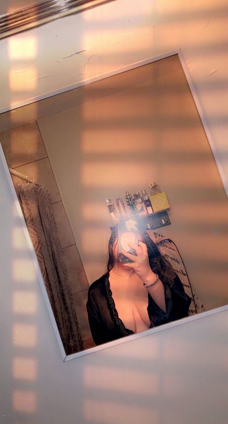 Tarrah Sanchez is on onlyfans