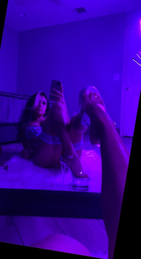 Valeria Sucia onlyfans strip