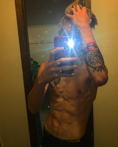 Xuited onlyfans nude