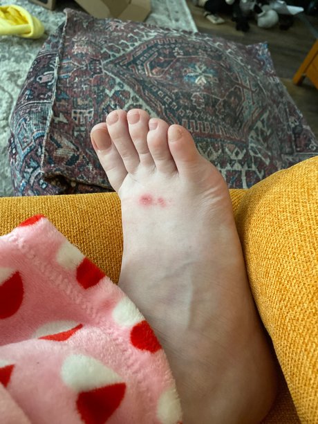 Jane FeMale onlyfans model