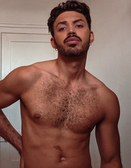 Ezra Roman nude only fans