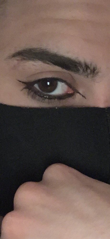 Half Dead onlyfans model