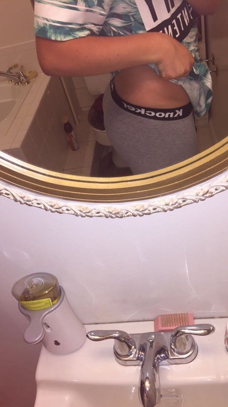 Thickiemister onlyfans strip