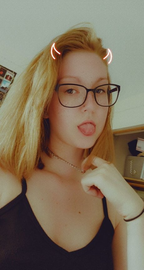 Renee Simcox nude onlyfans pics