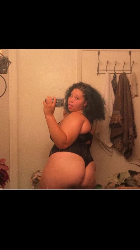 HoneeyBootyy leaked onlyfans photos