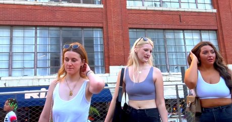 Candid Bralessday onlyfans striptease