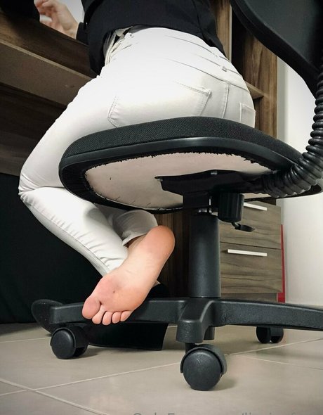 lizzie feet onlyfans leak naked