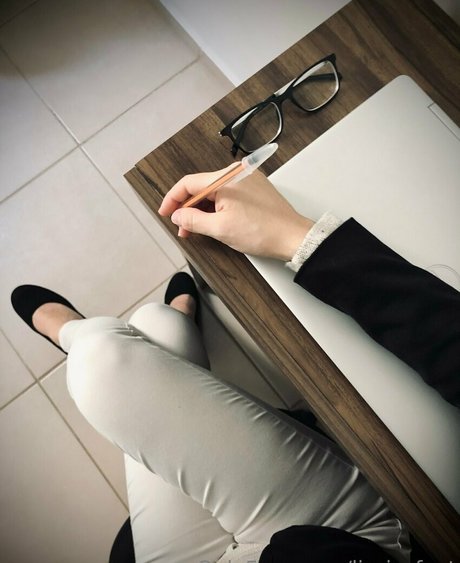 lizzie feet onlyfans nude photos