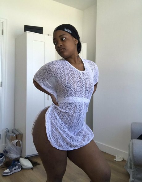 Mellaa Baby onlyfans leak nudes