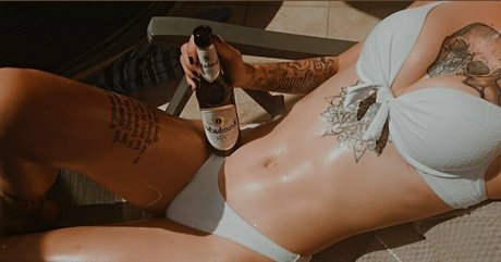 littlemissnaughtytw onlyfans leaks nude