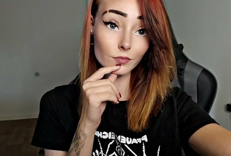 littlemissnaughtytw leaked onlyfans free