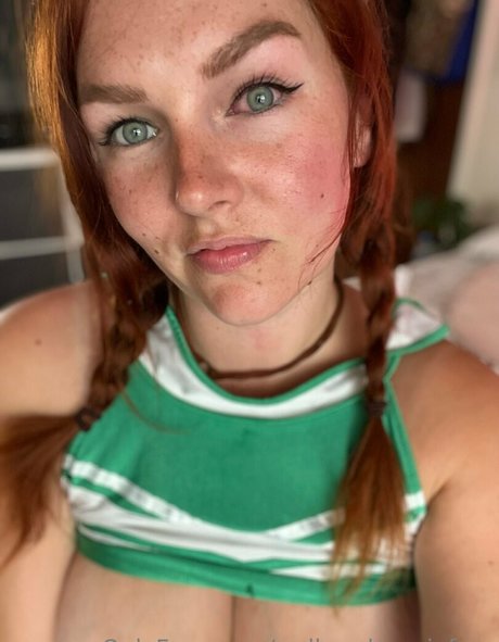 redheadgraciefree onlyfans strip tease