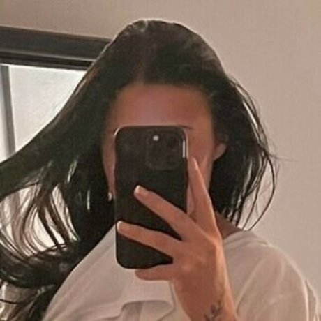 Hennyone nude on onlyfans