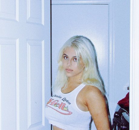 Baby Ariel strip onlyfans