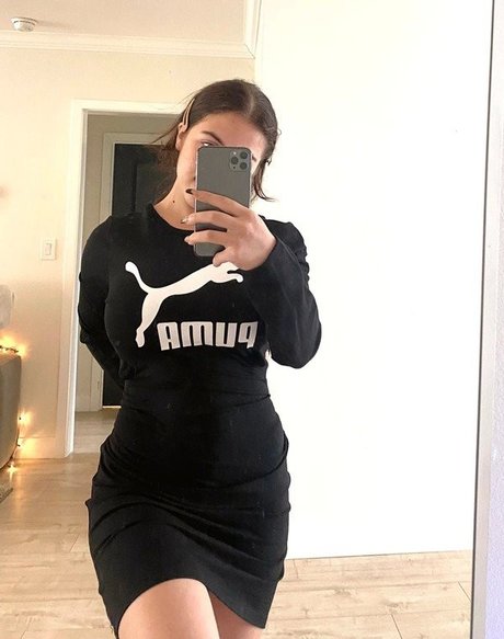 Baby Ariel onlyfans strip tease