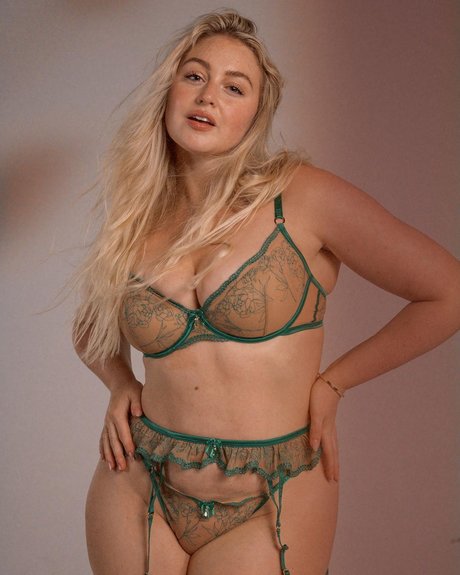 Iskra Lawrence onlyfans nude content