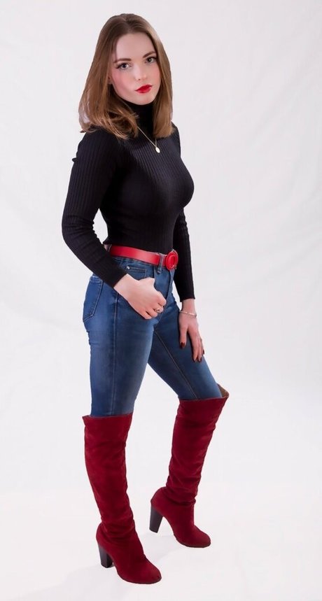 Ellie Littlechild only fans pics