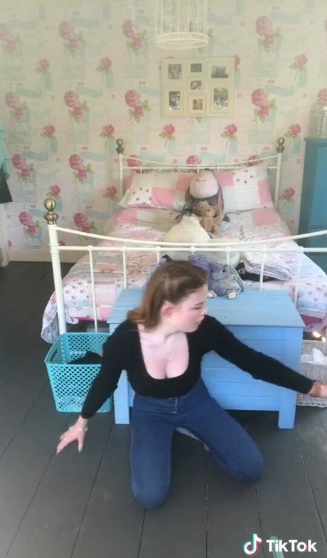 Ellie Littlechild onlyfans leak sex