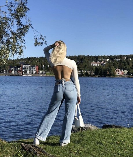 Arielle Burstrom nudes onlyfans leak