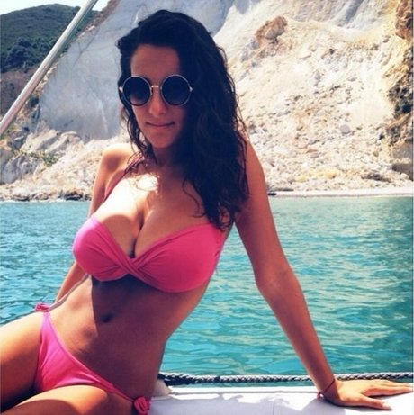 Camille Meduse onlyfans strip tease