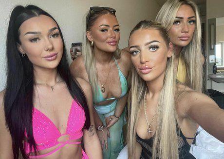 Honey Barrett naked onlyfans pics